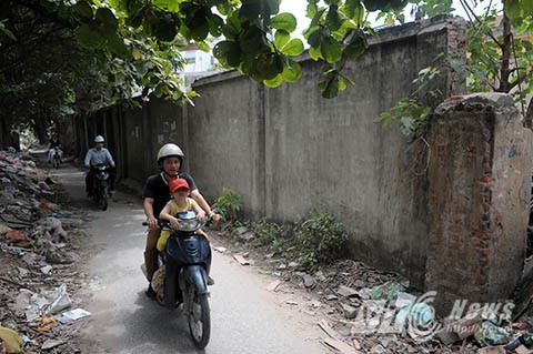 Búc tuòng sáp dỏ nguy hiẻm chét nguòi  ỏ Hà Nọi-Hinh-6